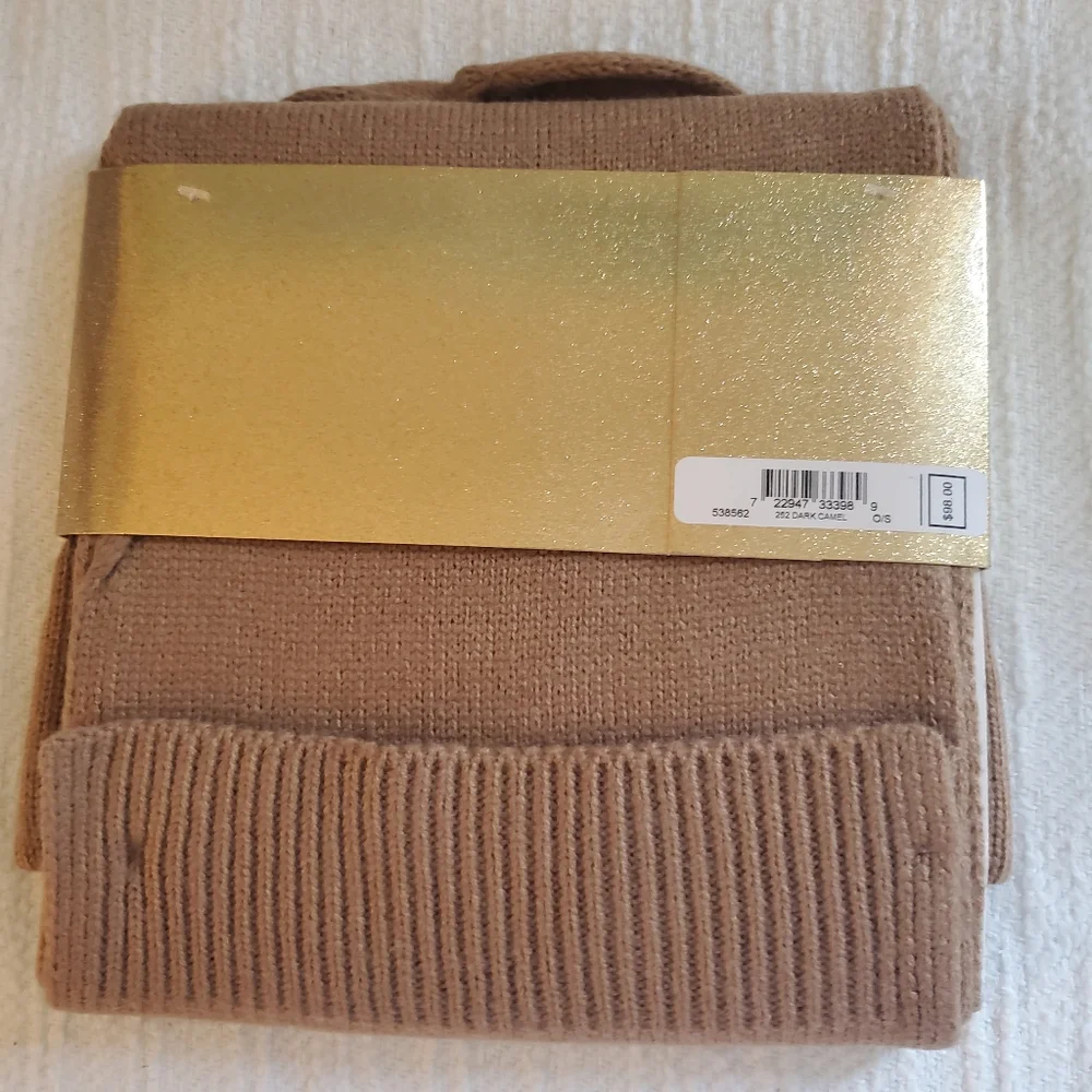 Michael kors hat & scarf NWT ๐ - Picture 4 of 5